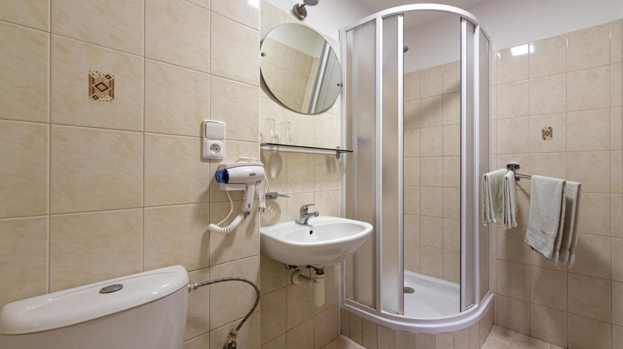 Hotel Alfa Тршебич Экстерьер фото