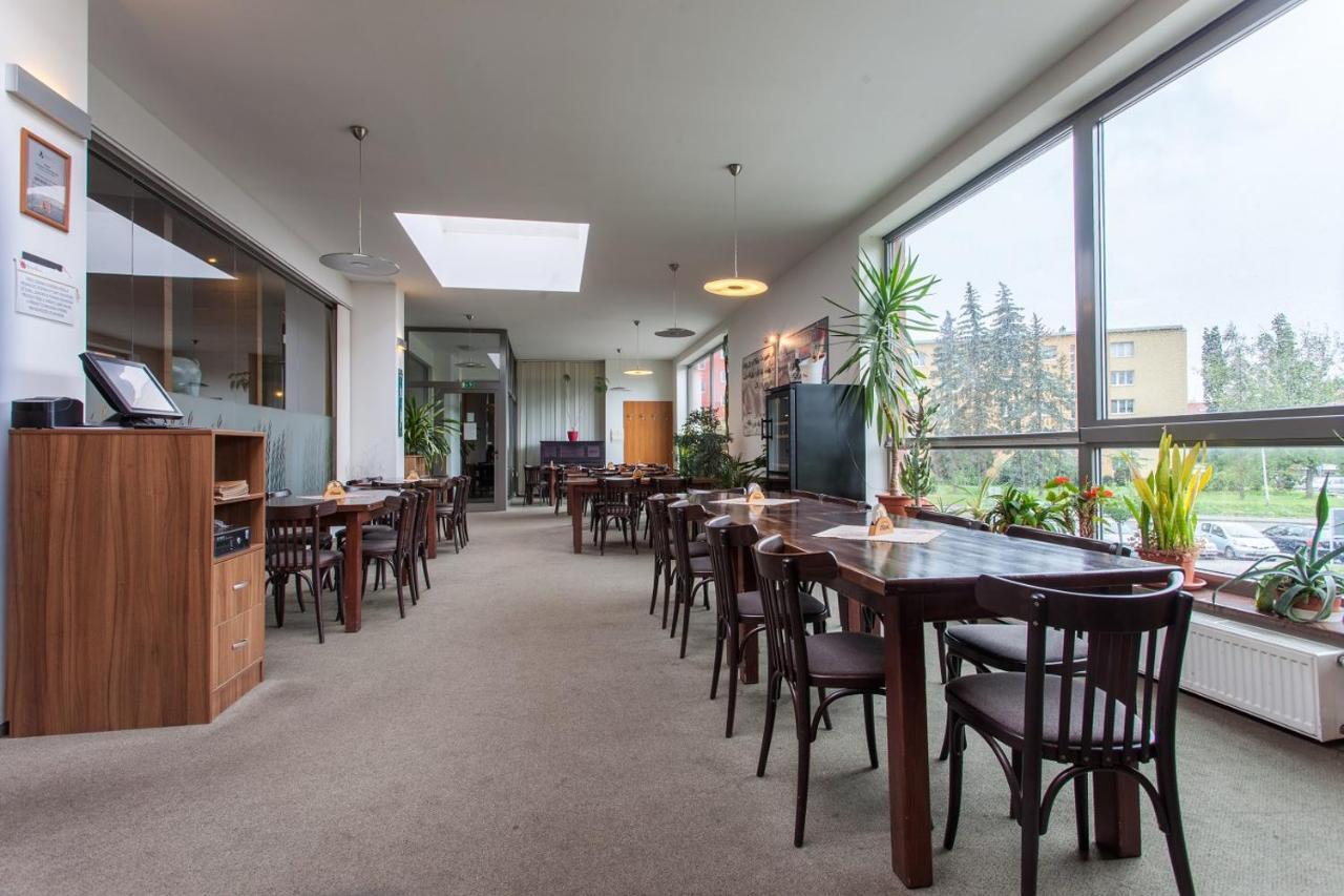 Hotel Alfa Тршебич Экстерьер фото