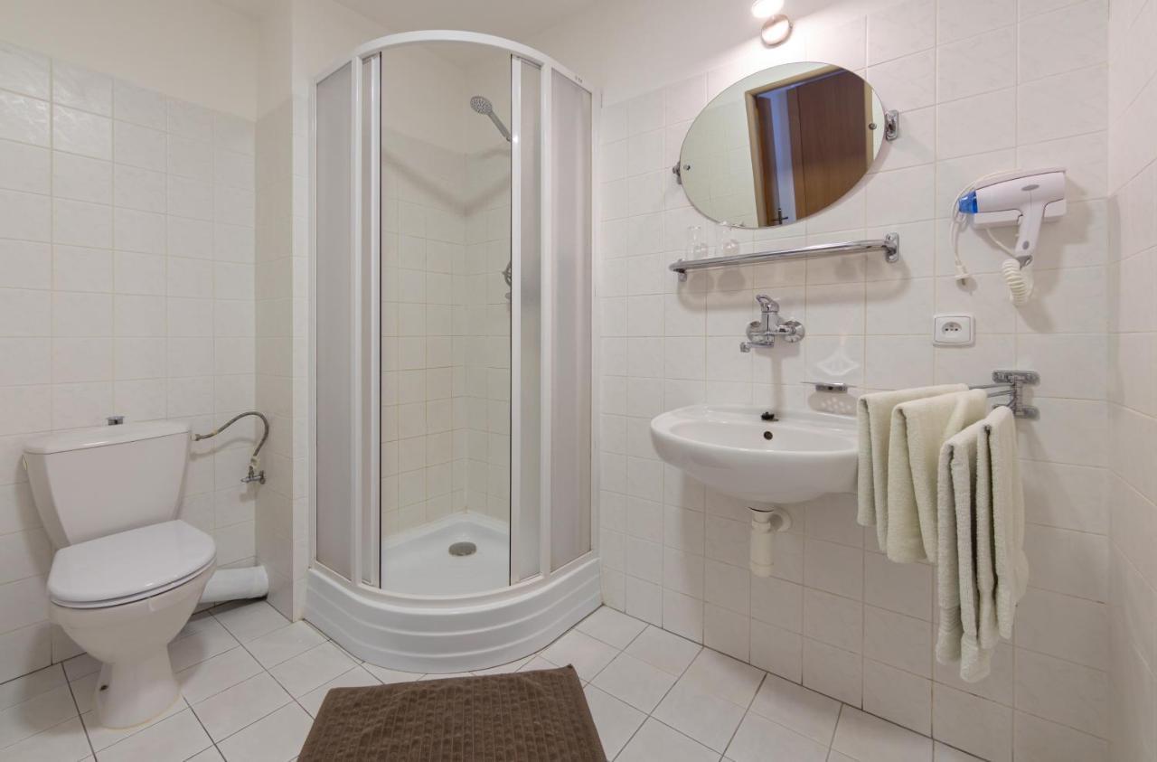 Hotel Alfa Тршебич Экстерьер фото