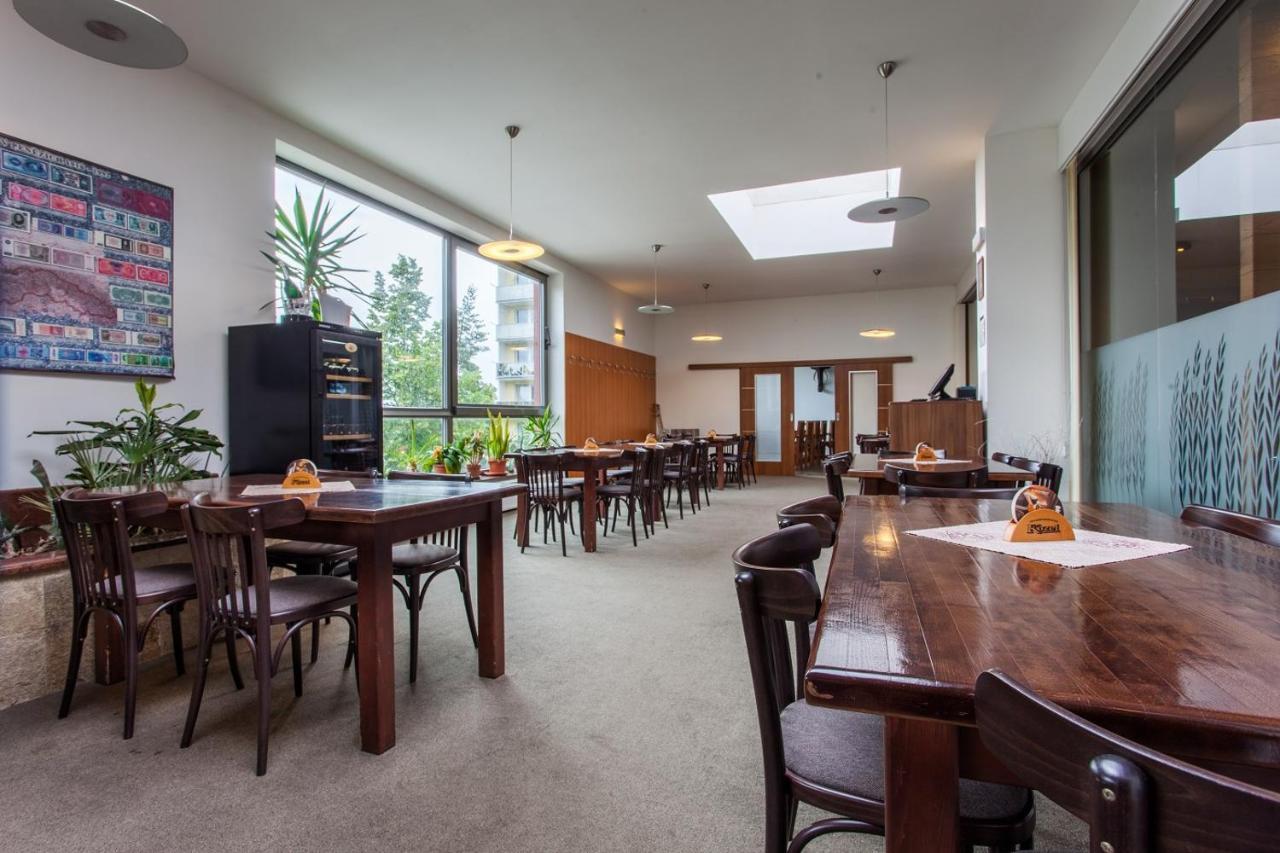 Hotel Alfa Тршебич Экстерьер фото